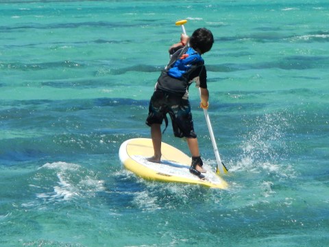 a man riding a wave on a surfboard in the ocean